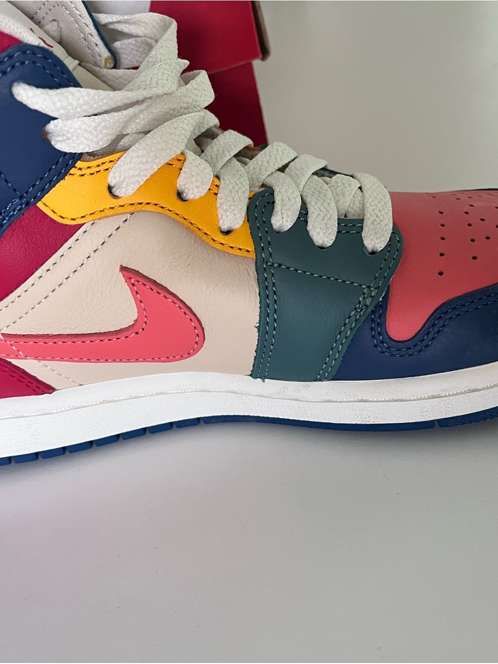 Womens Air Jordan Retro 1 Mid SE 'Multi Color (2022) - Picture 7 of 10